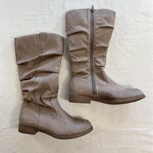 Crown Vintage Shoes Gray Sued Booties Women’s 5M